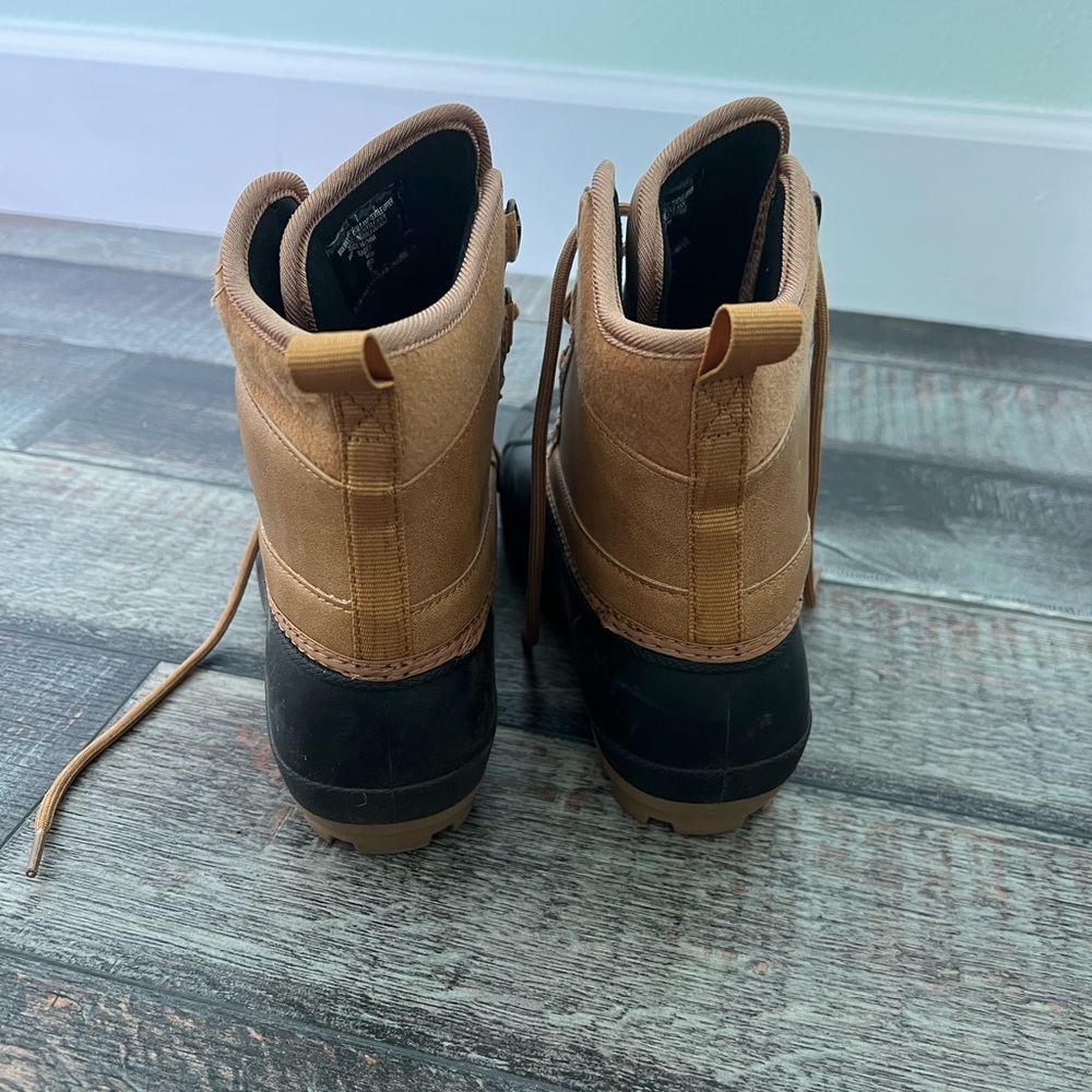 Target Brand Duck Boot Size 7 - image 4